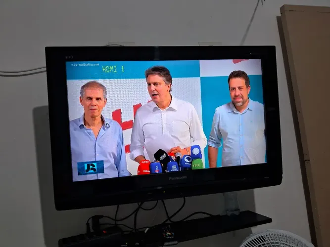 Tv Panasonic com conversor digital separado