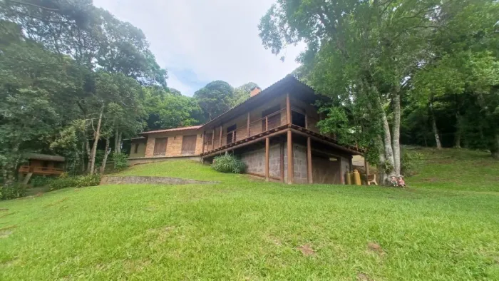 Venda de casa em condomínio fechado em Caxias do Sul, bairro Linha 40