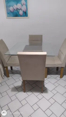 Conjunto de mesa com 4 cadeiras