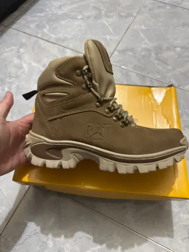 Bota Coturno Caterpillar Adventure Couro Legitimo Palmilha Gel Anti Impacto