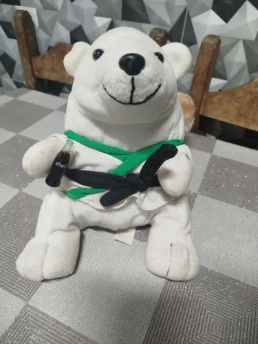 Pelucia coca cola judoca