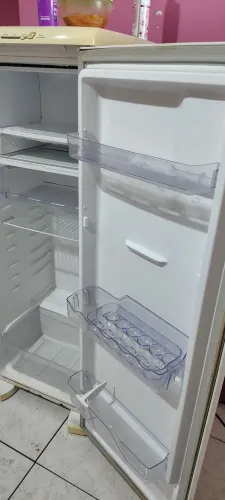 GELADEIRA À VENDA - ÓTIMA OPORTUNIDADE!