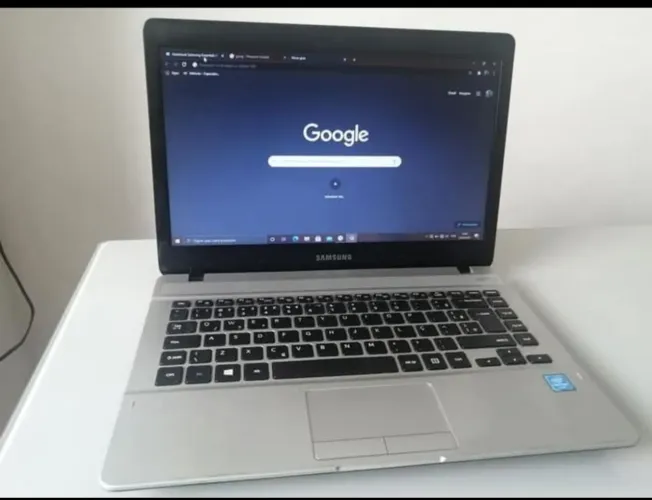 Notebook Samsung Essentials E22