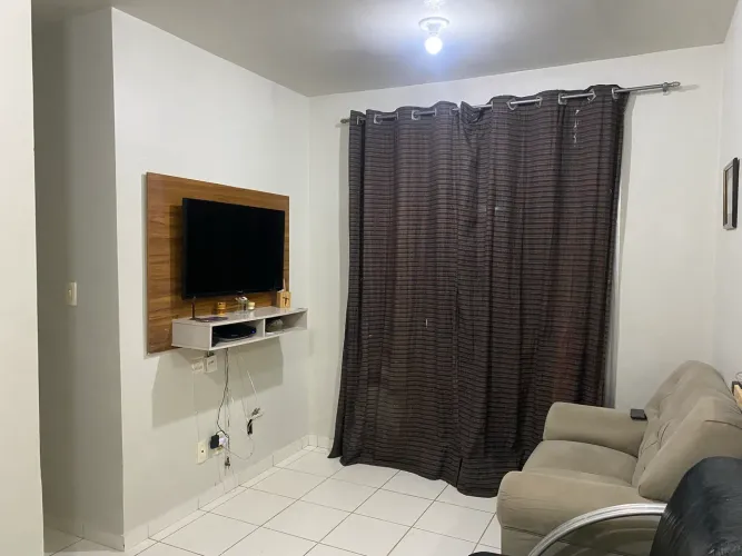 Vendo Apto no Condomínio Vitória Maguary por R$200.000, aceito financiamentos.