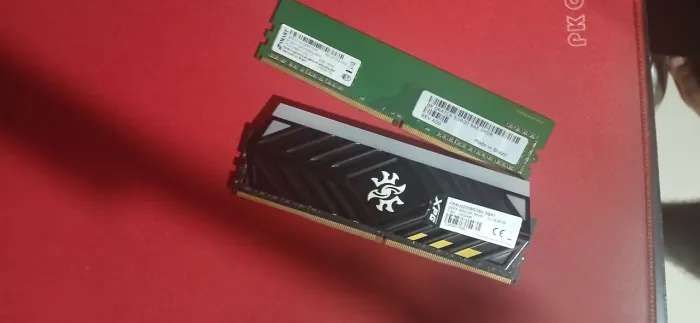 2 pentes de Memoria Ram DDR4 de 8gb !
