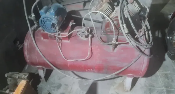 Vendo compressor de 10 ps valor de 1850,00 em ótimo estado 