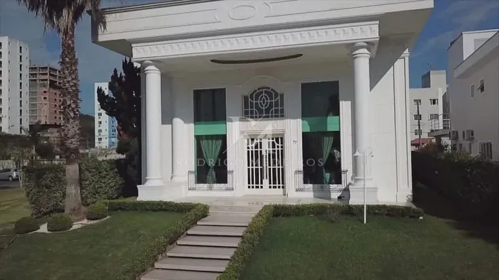 Casa mobiliada à venda no Condomínio Horizontal Praia Brava em Itajaí