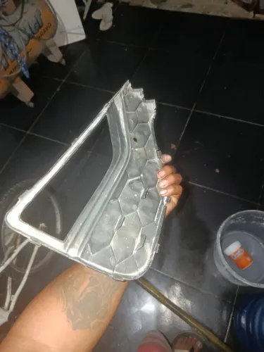 Moldura do lado direito da Amarok