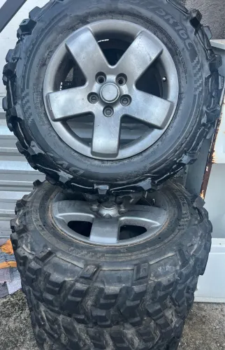 Jogo de Rodas com pneus Pajero Tr4