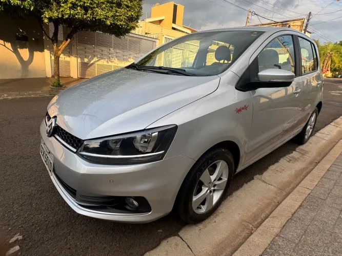 Volkswagen Fox Rock IN RIO 1.6 MI Total Flex 8V 5P 2016