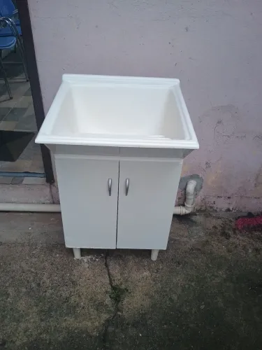 Tanque de roupa com armário!