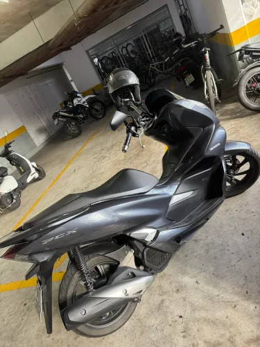 VENDE-SE OU TROCA (Moto de menor valor)