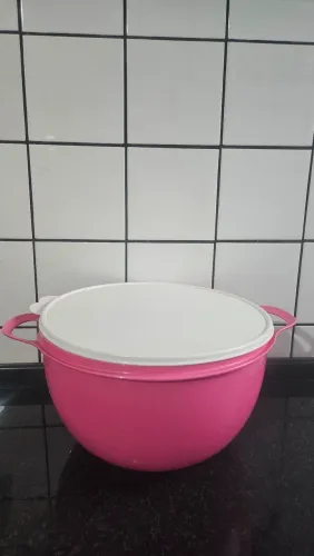 Vasilha tupperware rosa com tampa