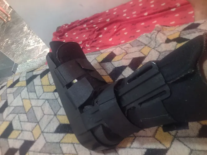 Bota terapêutica novinha a cor preta