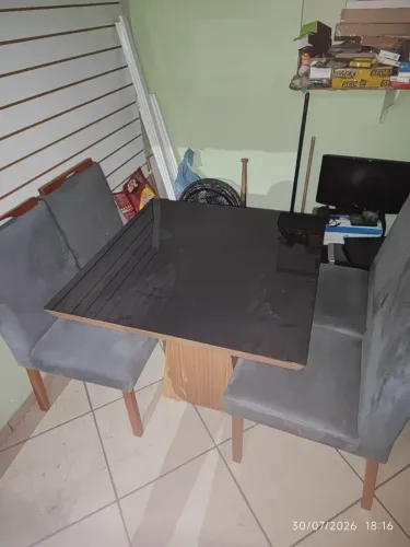Mesa Jantar Quadrada Tampo de Vidro