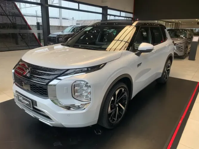 Mitsubishi Outlander Signature 2.4 4X4 AUT (híb) 2026