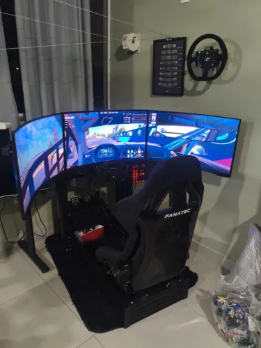 Cockpit Fanatec 25 Nm - Pedal Fanatec Clubsport V3 - 2 VOLANTES - 3 BASSSHAKER e mais