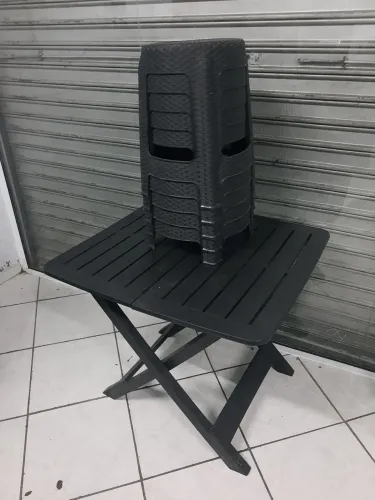 Mesas com banquetas