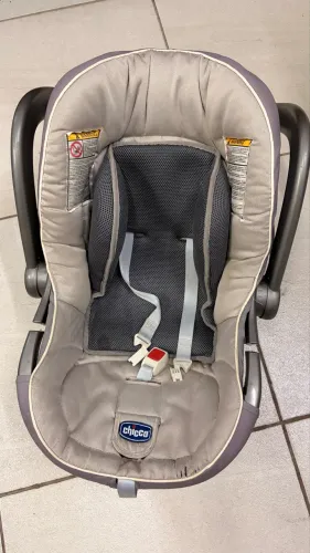 Bebê conforto com almofada redutora