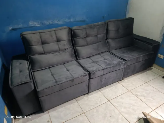 Sofá Bariloche 3 lugares novo retrátil e reclinável com porta-copos $2699. Entrega grátis