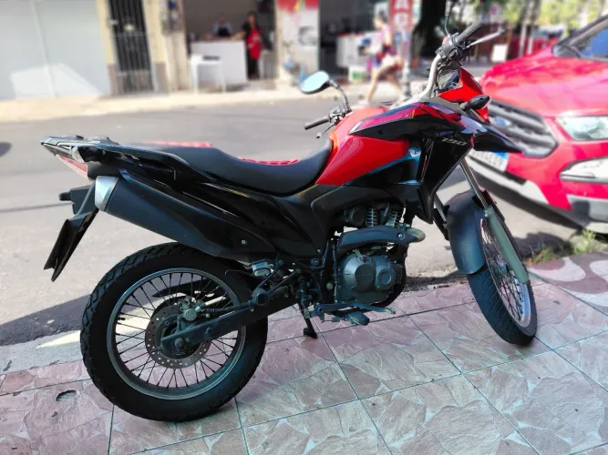 Vendo ou troco xre 190 em carro do mesmo valor