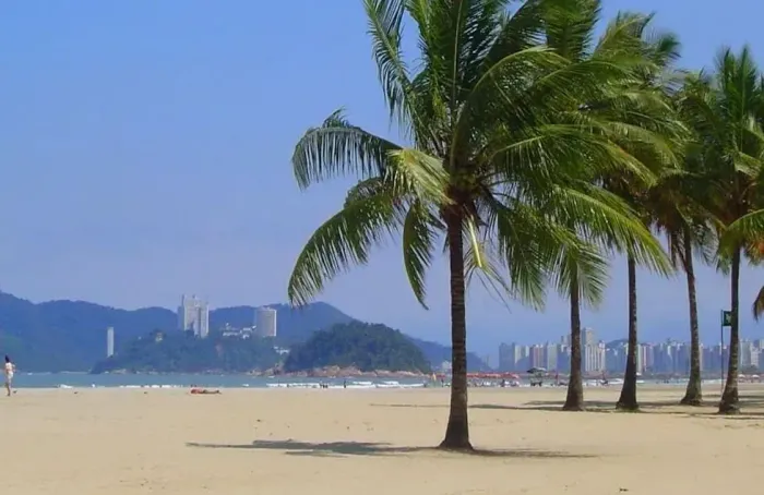 Gonzaga Praia, 150 m2, Frente c/ Varanda,  Belissimo 3 dorms, Suite, sala 2 ambs, Reformad