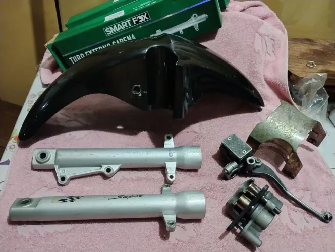 VENDO 2 COPOS DA BENGALA MOTO DUCAR