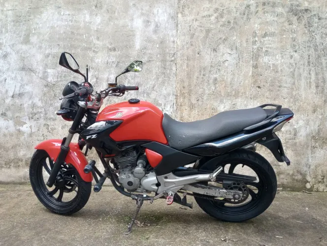 Yamaha FZ25 vermelha 2008 EXTRA