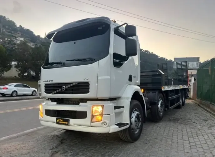 ? Volvo VM 260 8x2R Prancha 2011