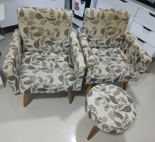 kit: c/ 2, poltronas + puff super, conservados.