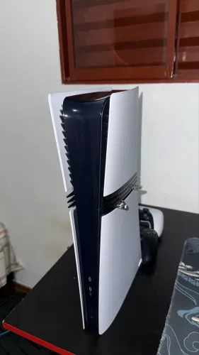 Ps5 Pro 2TB com duas manetes