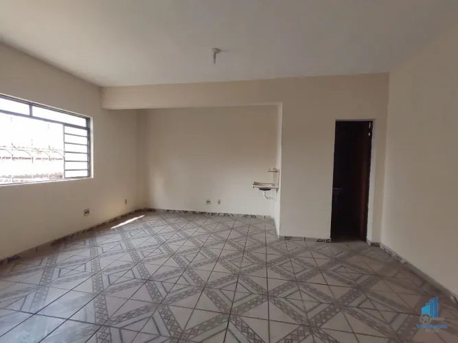 Excelente sala comercial localizada na Padre Pedro Pinto