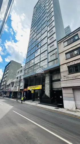 SALA COMERCIAL À VENDA NO CENTRO DE CURITIBA: 2 AMBIENTES, COZINHA E HIDRÁULICA NOVA