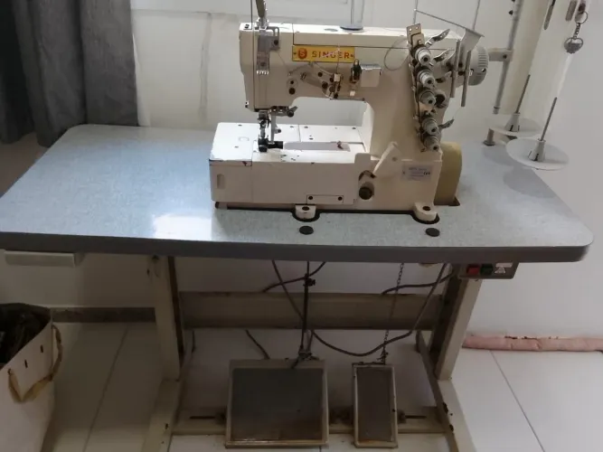 Vendo máquina de costura