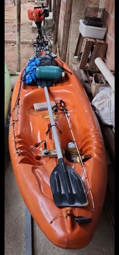 Caiaque com motor 2 tempos 3hp  