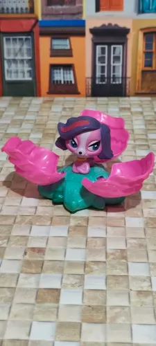Brinquedo Pet Shop - Gatinha com Flor Interativa