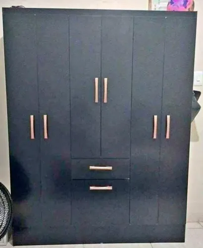 Guarda roupa 6 portas