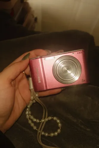 Câmera Samsung rosa ST64
