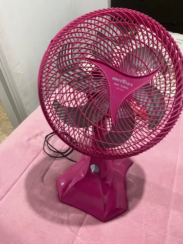 Ventilador Britânia rosa 