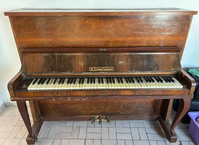 Vendo lindíssimo piano vertical M.Schwartzmann retirar em Sorocaba