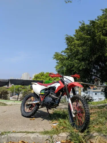 Honda xr200 de trilha