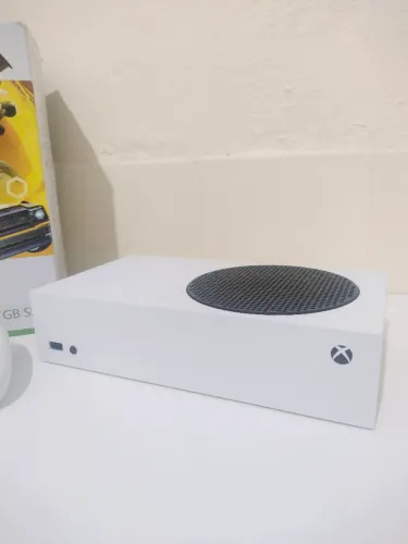 XBOX SERIES S COM DOIS CONTROLES