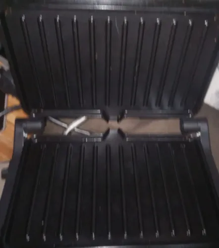Grill e sanduicheira  elétrica Multiuso Chapas Antiaderentes bivolt