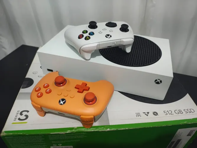 Xbox Series S + 2 Controles + 6 meses de garantia 