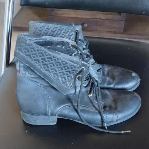 BOTA PARA MELHORAR SEU ESTILO DE UM VEZ POR TODAS<br><br>Essa bota é especial pois<br>