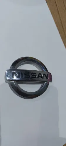 Emblema da tampa do porta-malas do NISSAN VERSA (2011 a 2021); 1ª geração 