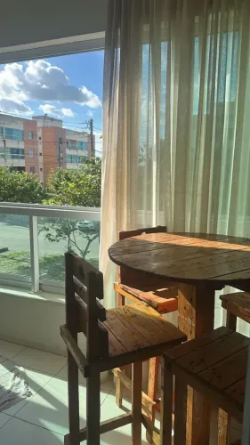 Apto 2/4 com suíte e varanda- mobiliado- no Sim