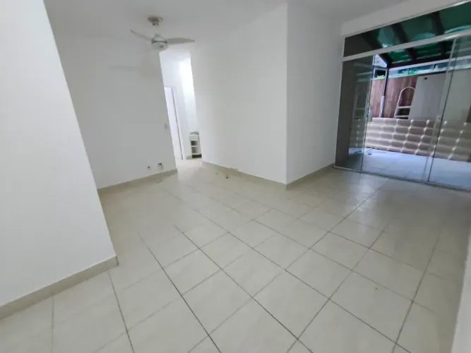 Apto Térreo com quintal, com 2 quartos sendo 1 suíte, Armários Planej, Glória - Macaé - RJ