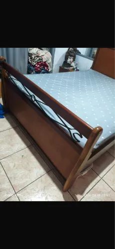 Cama casal madeira maciça 