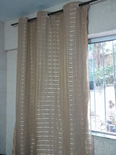 VENDO CORTINA E CABECEIRA DE CAMA BOX CASAL